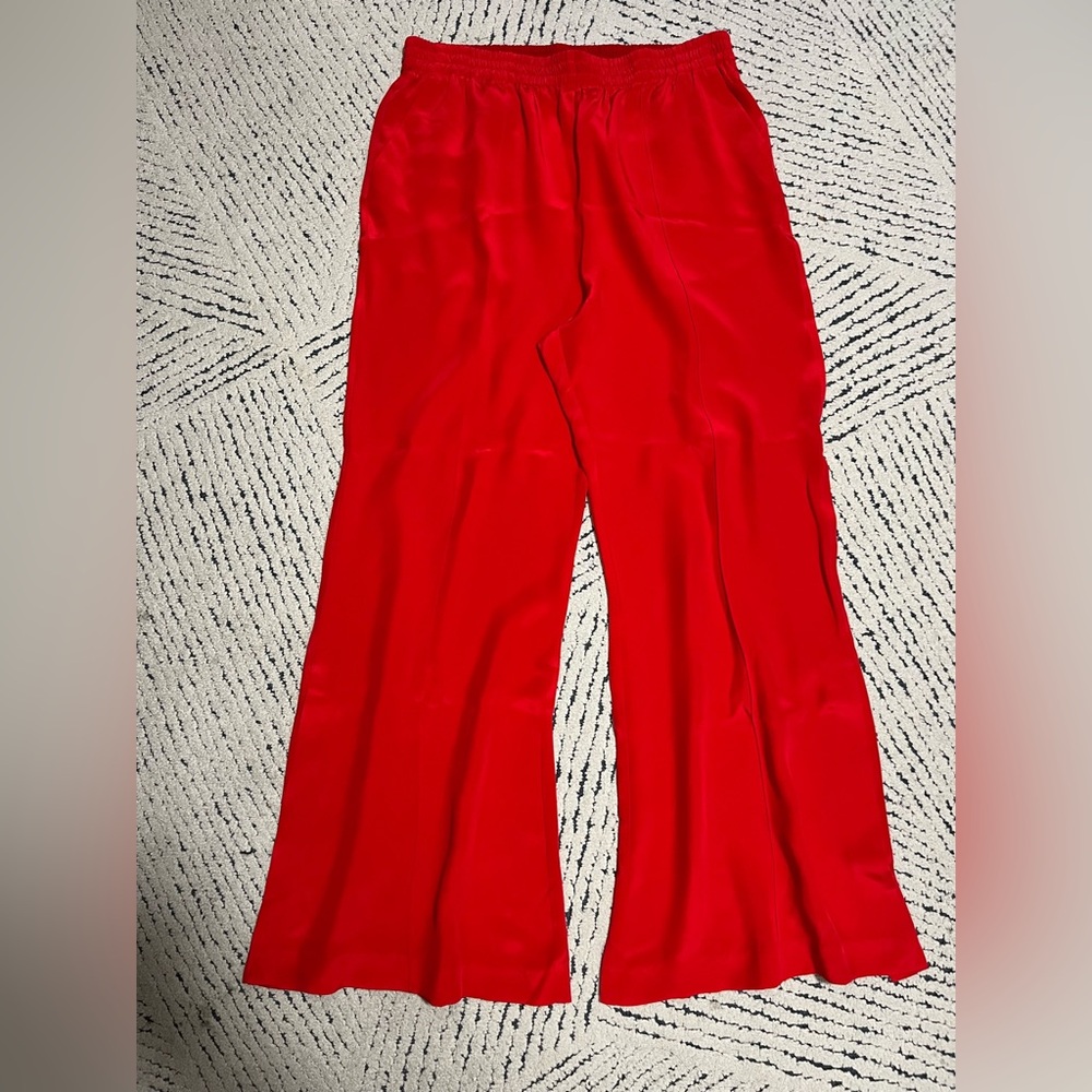 La Ligne NY 100% silk Poppy Tess Pant size XL
Wide leg elastic waist w/ pockets